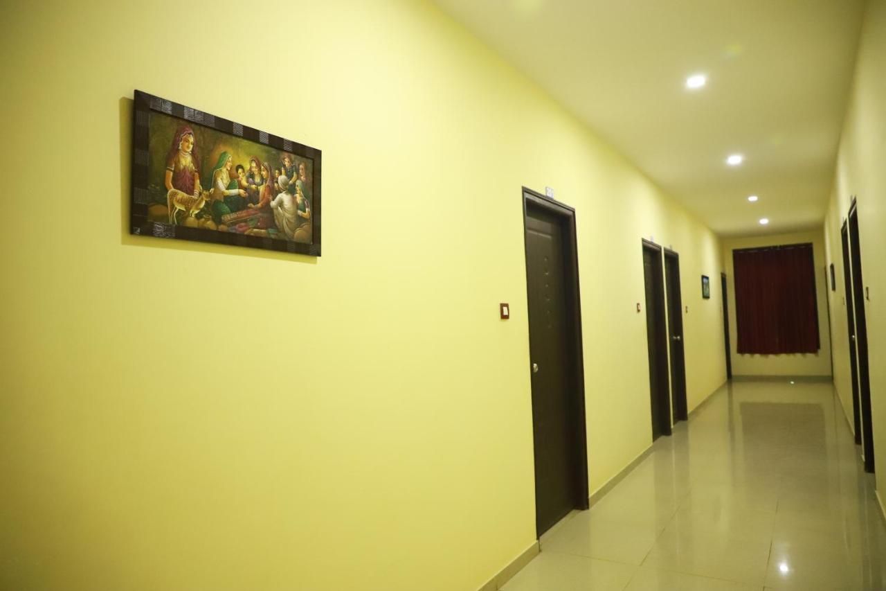 Отель Megha Residency Haveri Экстерьер фото