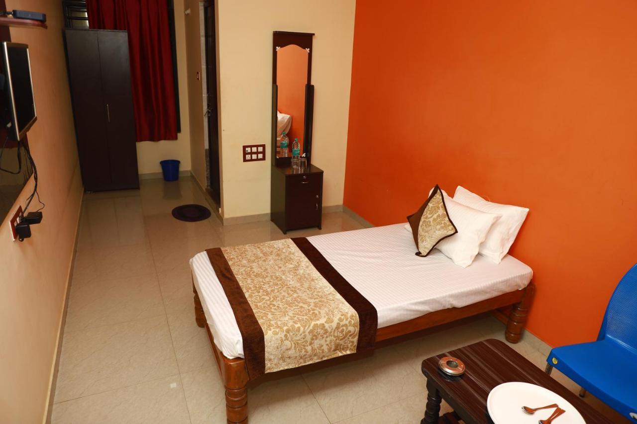 Отель Megha Residency Haveri Экстерьер фото